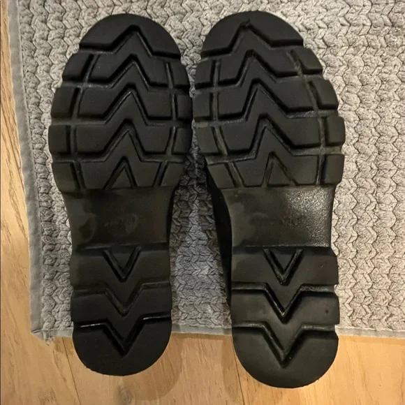 Black Leather Vionic Loafers - Picture 6 of 6